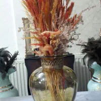 گلدان شیشه ایی عتیقه با گلهاش