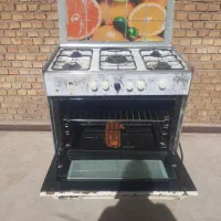 فر گاز تمیز‌ و سالم پنج شعله