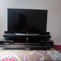 تلویزیون۵۰ اینچ  و زیر تلویزیون