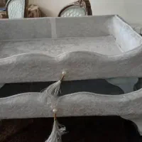 دوتا استند مخمل سفید  برای بله برون
