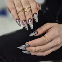 خدمات تخصصی کاشت ناخن در طالقانی (ورق بزنید)