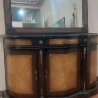 آینه و کنسول و بوفه تمیز تخت یک نفره