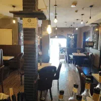 استخدام نیروی خدمات برای کافه رستوران