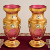 جفت گلدان بوهمیا طلایی پایه‌دار رنگ یاقوتی گلبهی