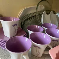 تعداد زیادی ظرف