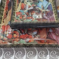 بشقاب  با زیر دستی