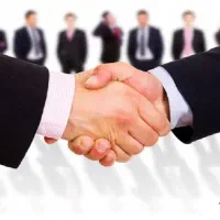 همکار خانم جهت پاسخگویی به تماسها