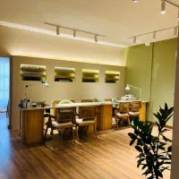 استخدام/اجاره میز ناخنکار
