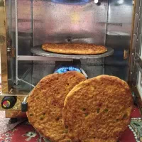 (بانوی هنرمند شیرینی و نون و پیتزا بپز تنور فر)