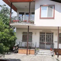 ویلایی نزدیک دریا تک خوابه حیاط دار، زیبا وتمیز