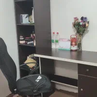 میز و صندلی مطالعه و کتابخانه