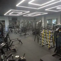 کارگر ساده در باشگاه بدنسازی