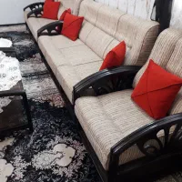 یک دست مبل ۷ نفره بفروش میرسدبهمراه میزعسلی