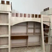 تخت و میز تحریر
