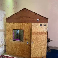 خانه چوبی دست ساز حیوان خانگی و بچه دارای روشنایی