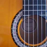 گیتار کاملا سالم نو واقعی