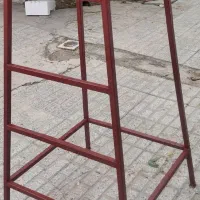 چهار پایه آهنی