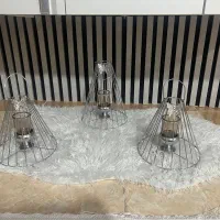 فانوس کنار سالنی با خز