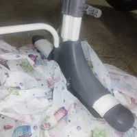 تخت کنار مادر زویه