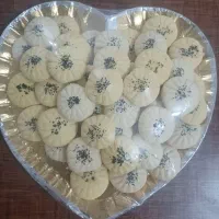 سوسیس وکالباس خانگی  وشیرینی خانگی