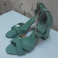 کفش مجلسی زنانه سایز ۳۹ به ۳۸ هم‌میخوره