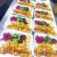 استخدام آشپز سنتی با تجربه و کارگر