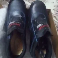 فروش‌لباس وکفطش‌کار