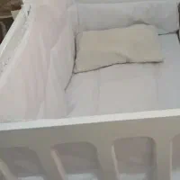 تخت کودک کنار مادر