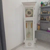 ساعت ایستاده سفید