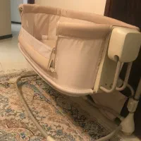 تخت بچه برقی کنار مادر