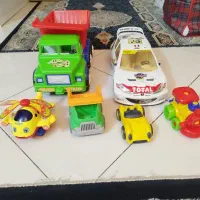 تعداد ماشین در حد نو وسالم  کامیون 206سیزشون بزرگه