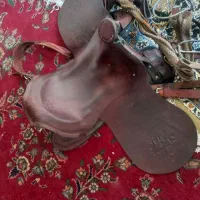 زین اسب سواری چربی فوق‌العاده سالم و قدیم واصل ی