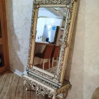آینه قدی و میز