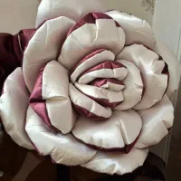 گل پارچه ای تزیینی کاملا سالم