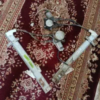 بالا بر شیشه پراید سمت راننده و سرنشین موجود است