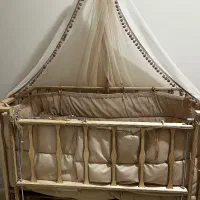 تخت کنار مادر چوبی