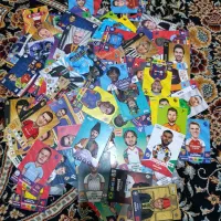 تعدادی کارت کیمدی، مجسمه ، برچسب