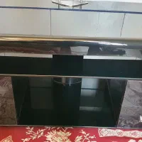 میز زیر تلویزیون