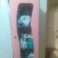 یک کمد بچه صورتی