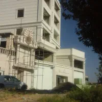 به دو نفر کارگر ملات درست کن جهت کار سیمانکاری