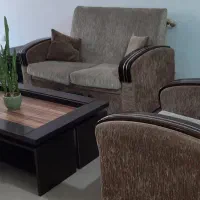 مبل چهار نفره با میز وسط و۴عددمیز عسلی ام دی اف