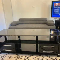 میز تلویزیون شیشه‌ای