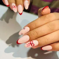 آموزش و انجام خدمات ناخن و طراحی حنااکستنشن ابرو