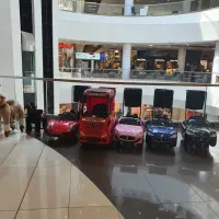 فروشنده پشت کانتر