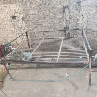 تخت آهنی سنگین