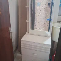 تخت یک نفره همراه میز آرایش در حد نو