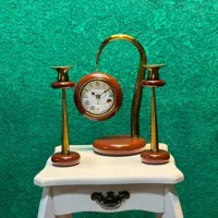 ساعت و شمعدان