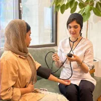 پزشک، پرستار، سرم، تزریقات و پانسمان در منزل