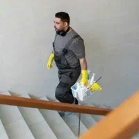 نیروی نظافتچی هستم.باکاربسیارتمیز