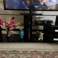 میز زیر تلوزیونی شیشه ای